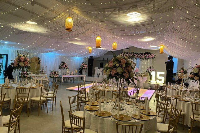 Celebra las fechas más especiales con tu familia y tus amigos en amplios espacios, piscina y zonas verde